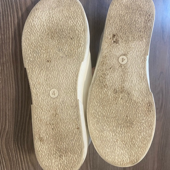 Girls tennis shoes! Barley worn! - Picture 4 of 5